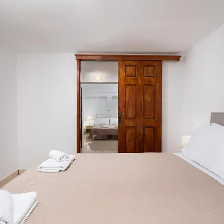 Plethora Homes Apartamento Kamári