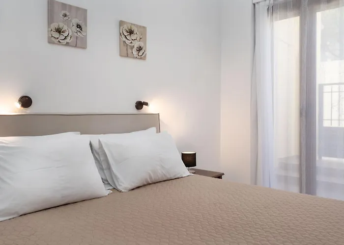 Plethora Homes Kamari (Santorini)