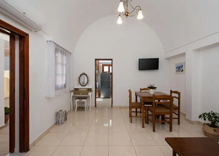 Plethora Homes Kamari (Santorini)