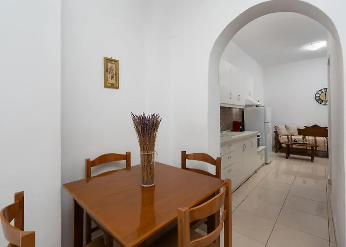 Plethora Homes Kamari (Santorini)