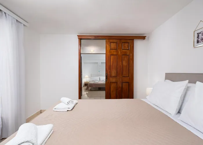 Plethora Homes Apartment Kamari (Santorini)