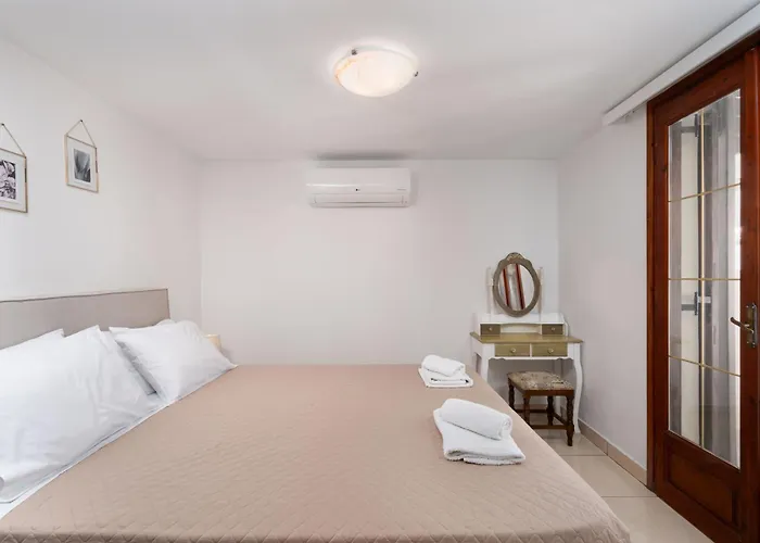 Apartment Plethora Homes *