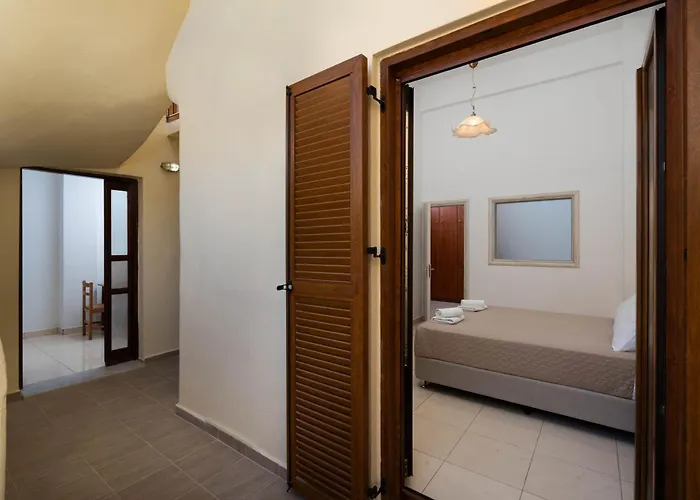 Plethora Homes Kamari (Santorini)